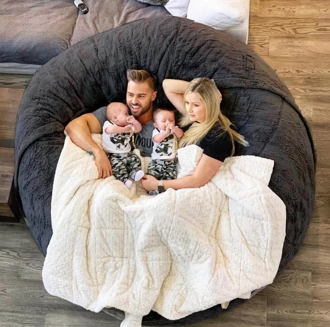 4FT Giant Fur Bean Bag Chair Cover, Ultra Soft Bean Bag Bed for Adults (No Filler, Cover only), Big Round Soft Fluffy Faux Fur Bean Bag Lazy Sofa Bed Cover, Machine Washable Big Size Bean Bag Cover