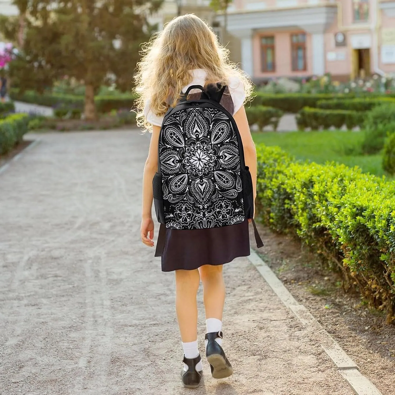 Black White Paisley A Large Capacity Backpack with Pockets, Suitable for Outdoor Use, Etc