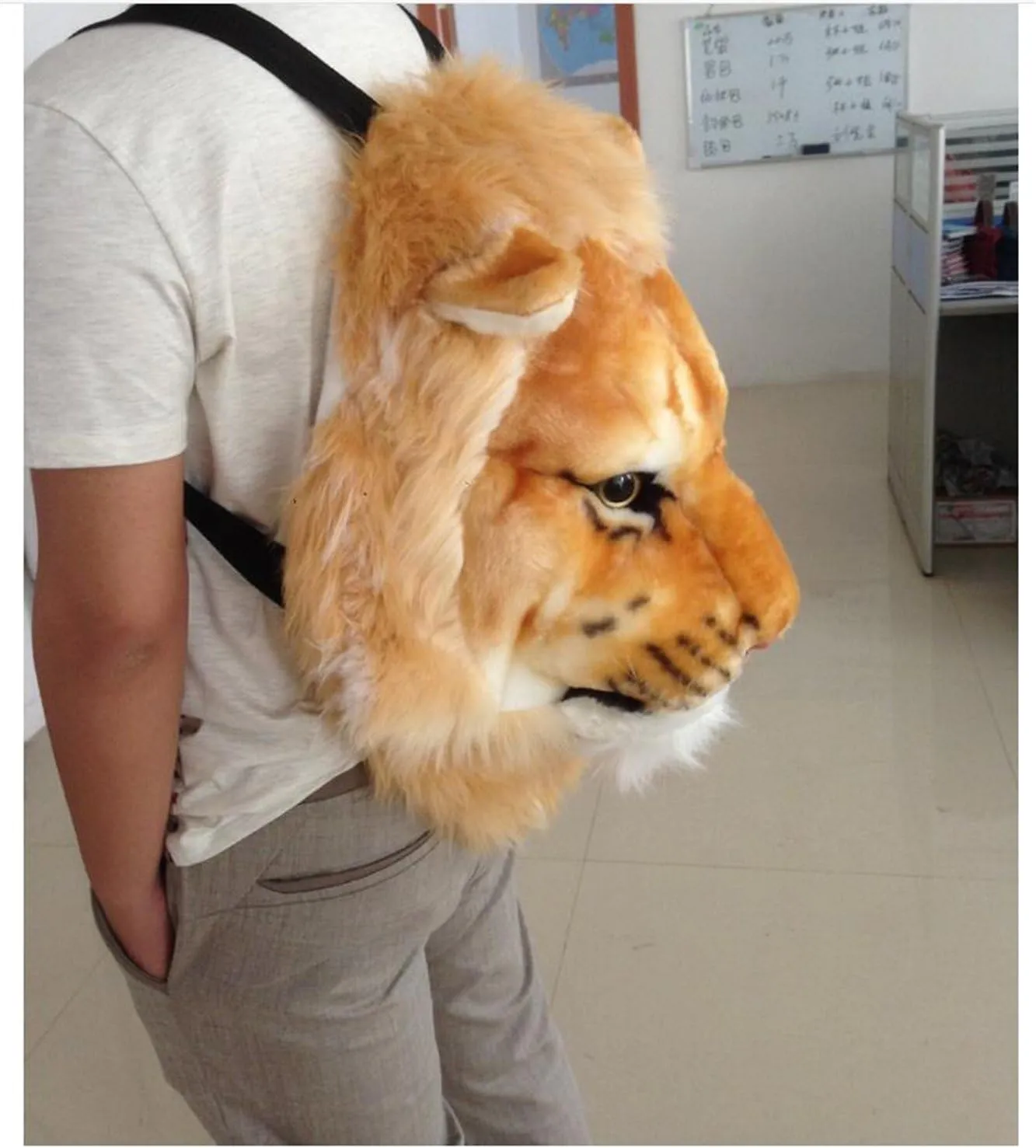 Domineering backpack stuffed tiger head 3D simulation personalised shoulder Bag Animal head shoulders bag (large, lion)