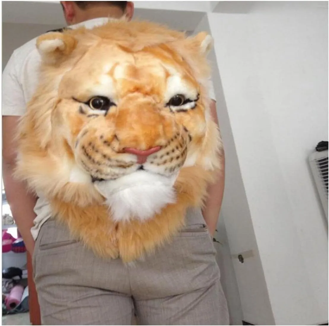Domineering backpack stuffed tiger head 3D simulation personalised shoulder Bag Animal head shoulders bag (large, lion)