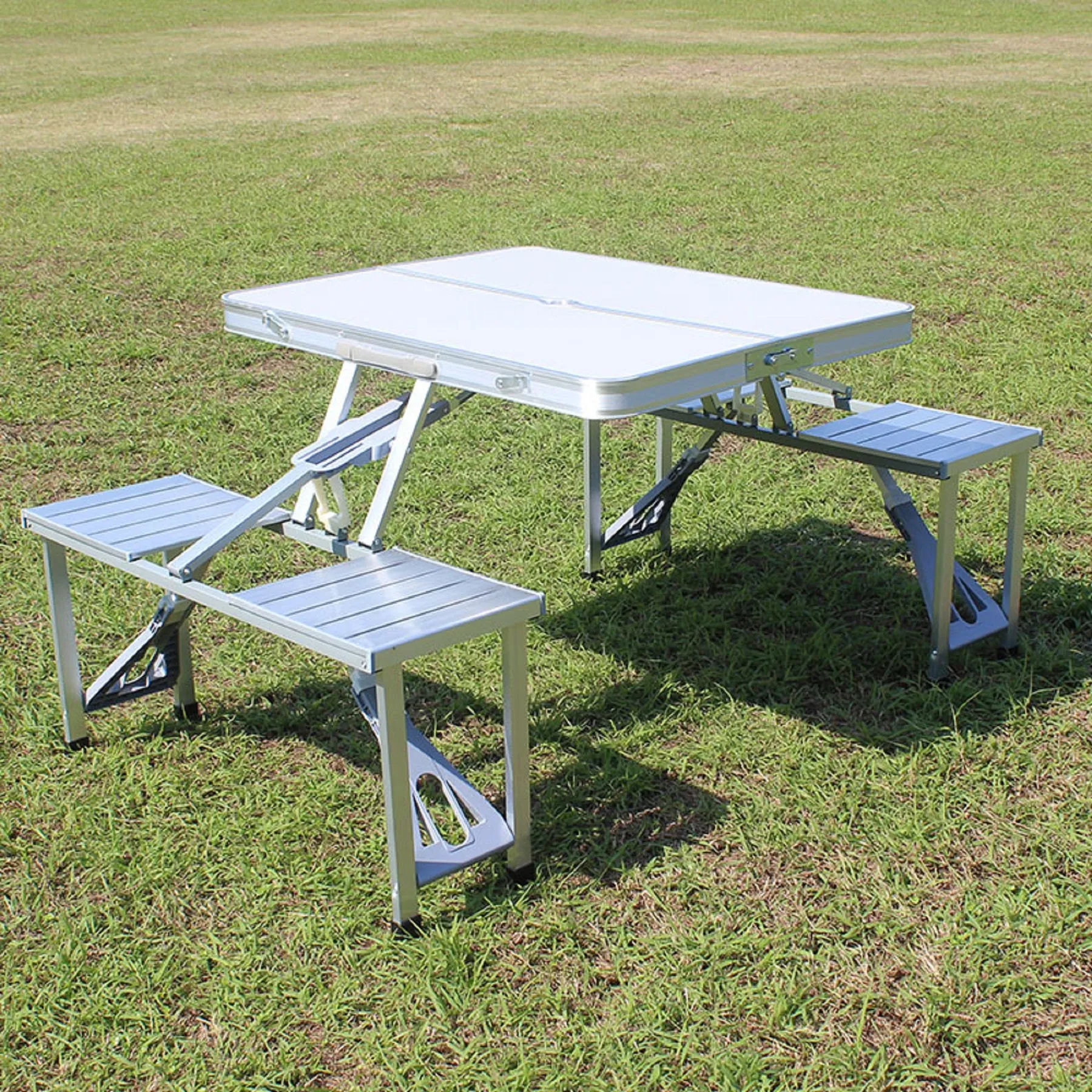 Folding table