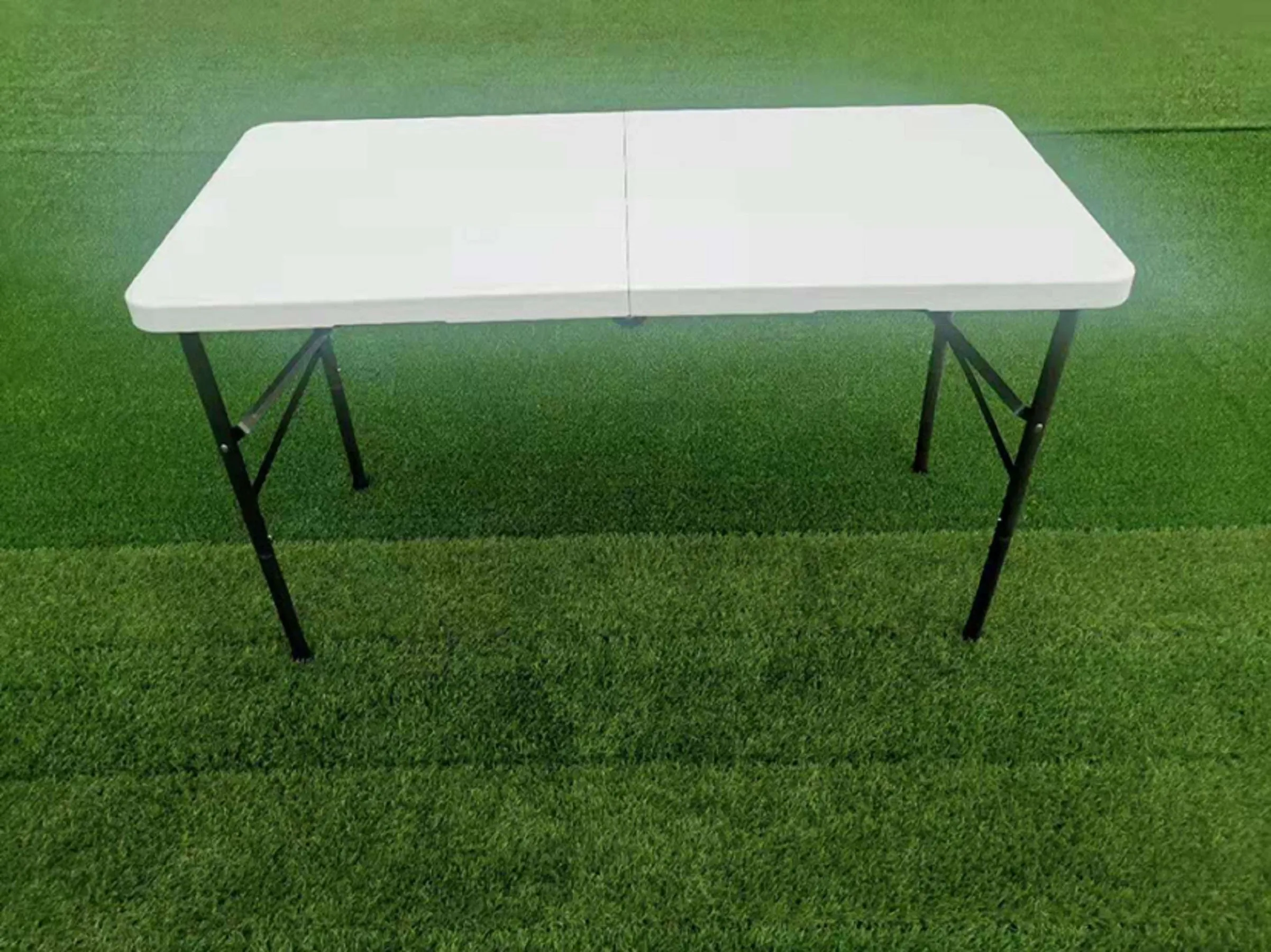 Folding table