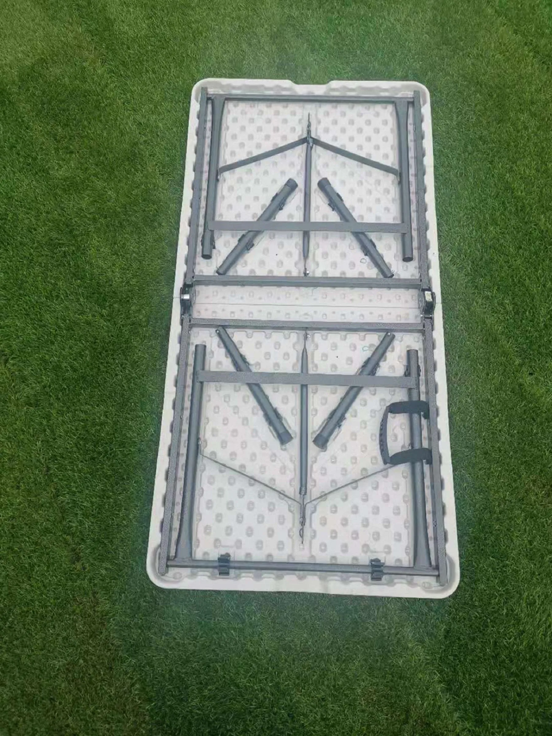 Folding table