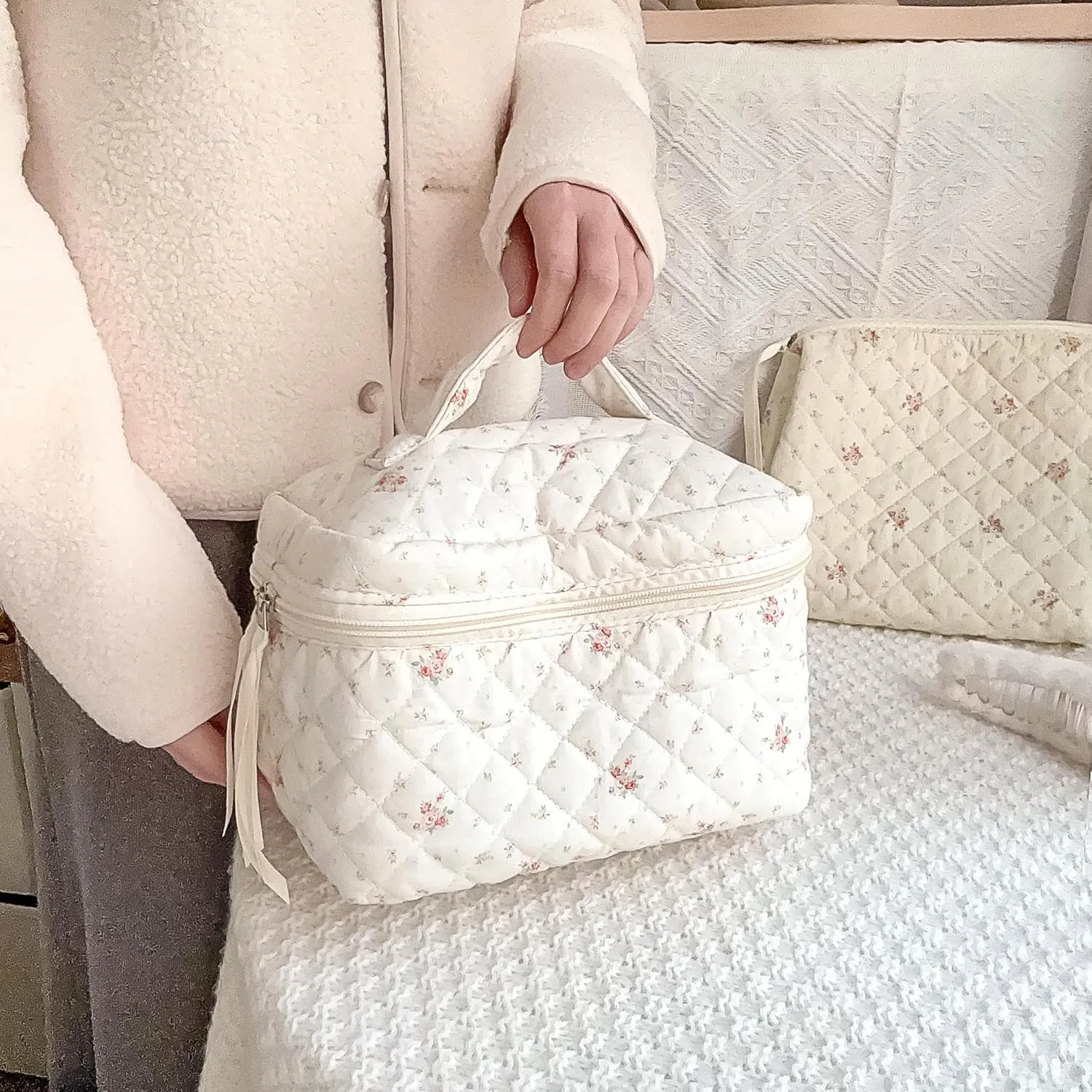 Makeup Bag Large Travel Quilted Cosmetic Makeup Bag Organizer, Floral Cotton Coquette Aesthetic Toiletry Bag for Women Girls (Garden Floral-L)