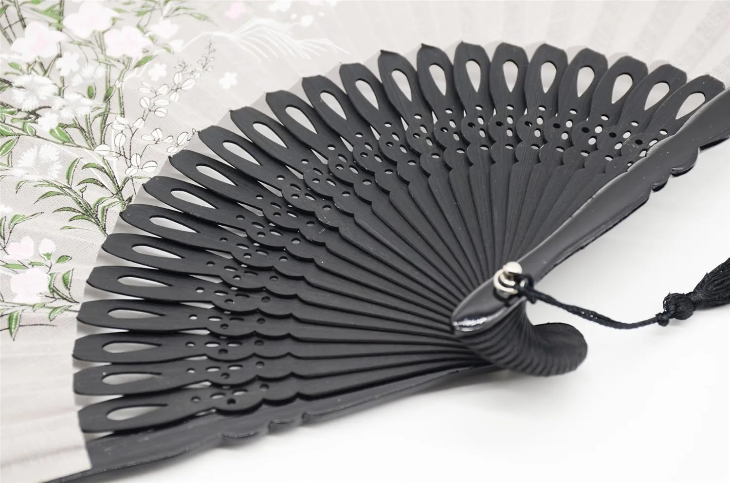 OMyTea® "Grassflowers 8.27"(21cm) Hand Held Folding Fans - With a Fabric Sleeve for Protection for Gifts - Chinese/Japanese Vintage Retro Style (Gray)