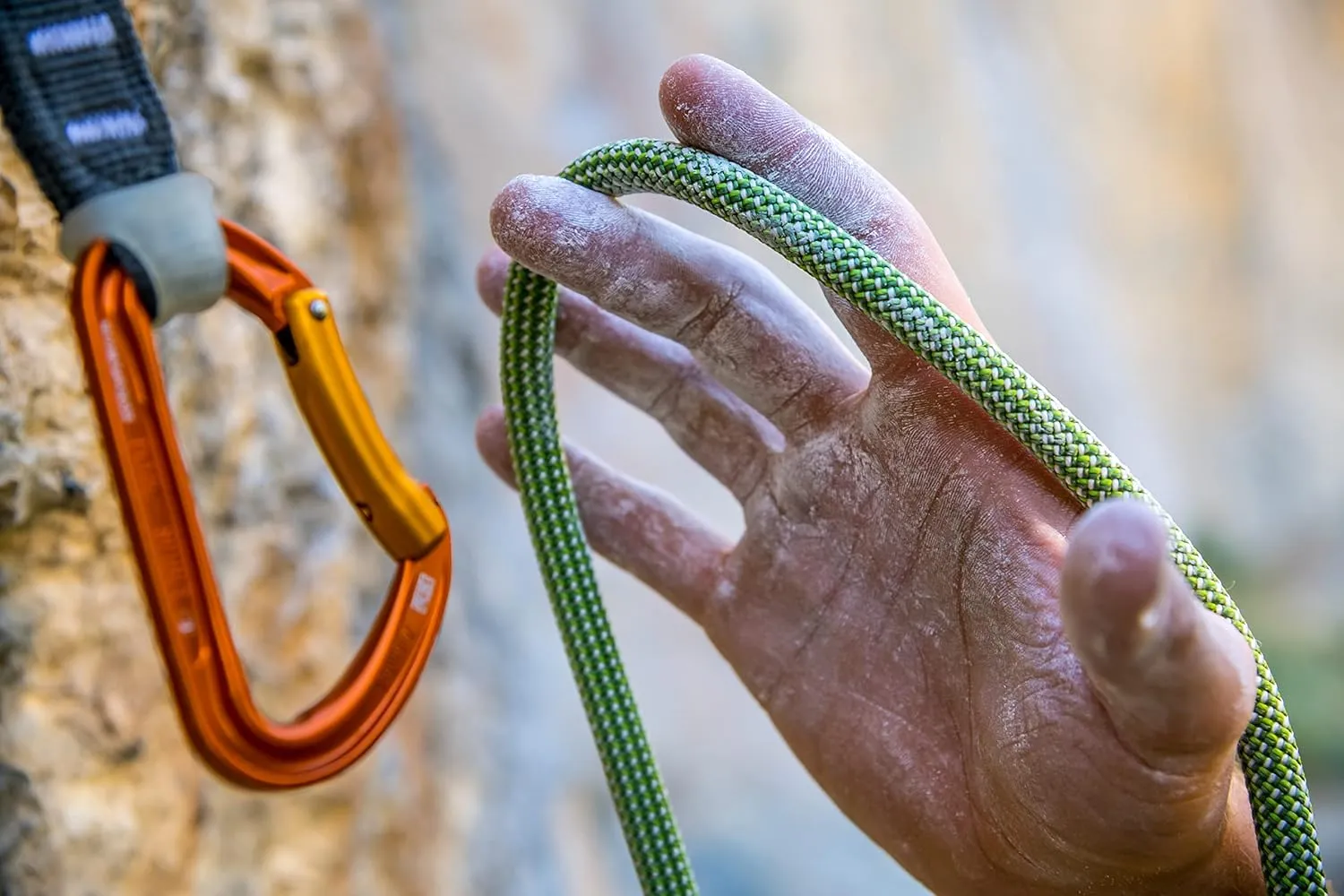 PETZL Contact Rope - 9.8 mm Diameter Lightweight Single Dynamic Rope for Gym or Rock Climbing